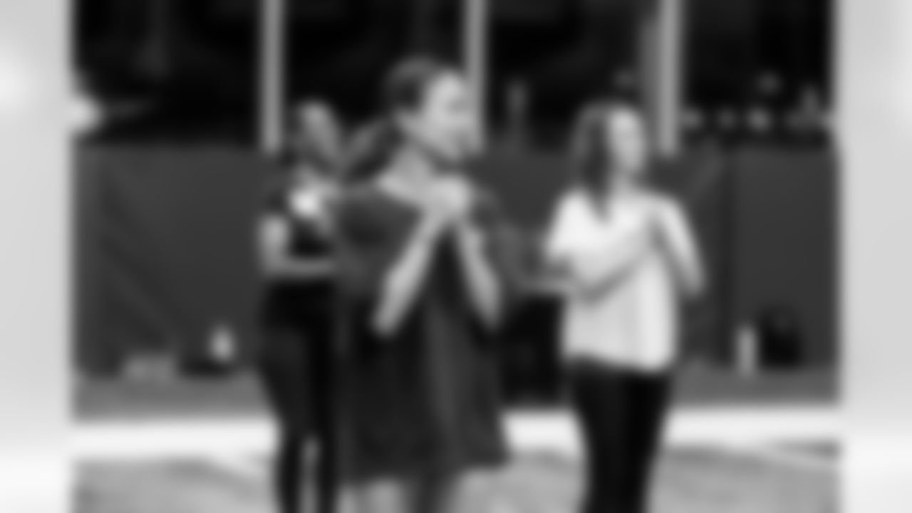 TAMPA, FL - November 19, 2025 - Tampa Bay Buccaneers Cheerleaders and Alumni during Field Rehearsal at AdventHealth Training Center. Photo By Tori Richman/Tampa Bay Buccaneers