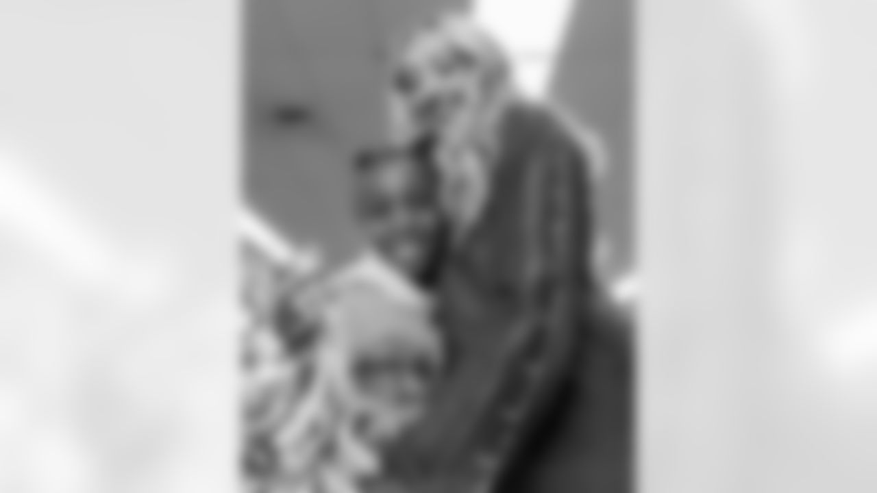 TAMPA, FL - March 03, 2026 - Tampa Bay Buccaneers Cheerleaders during the National Reading Month celebration hosted by The Tampa Bay Buccaneers and Dr. Seuss Enterprises at Potter Elementary School. Photo By Doug DeFelice/Tampa Bay Buccaneers