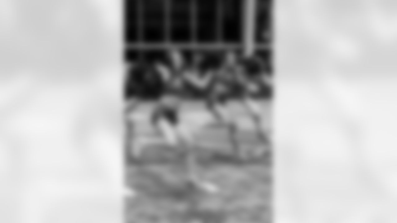 TAMPA, FL - January 02, 2026 - Tampa Bay Buccaneers Cheerleaders field rehearsal at AdventHealth Training Center. Photo By Tori Richman/Tampa Bay Buccaneers