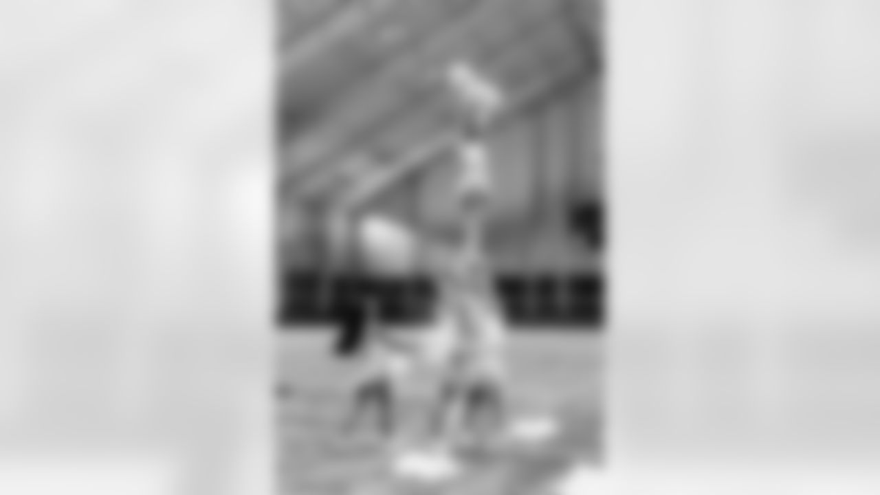 TAMPA, FL - December 09, 2025 - Tampa Bay Buccaneers Cheerleaders during Field Rehearsal at AdventHealth Training Center. Photo By Tori Richman/Tampa Bay Buccaneers