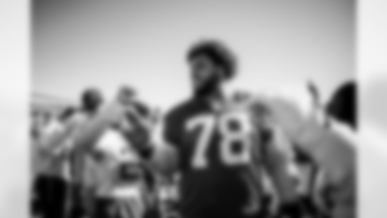 TAMPA, FL - December 31, 2025 - Week 18 Practice at AdventHealth Training Center. Photo By Tori Richman/Tampa Bay Buccaneers