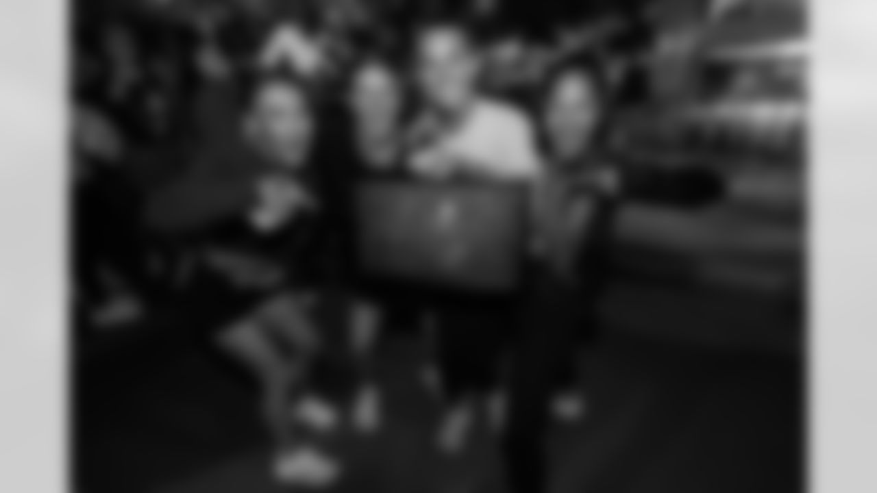 ST. PETERSBURG, FL - November 13, 2025 - Participants during "Bucs Run" Raise The Flags event with Pinellas Run Club at Park & Rec in St. Petersburg. Photo By Doug DeFelice/Tampa Bay Buccaneers