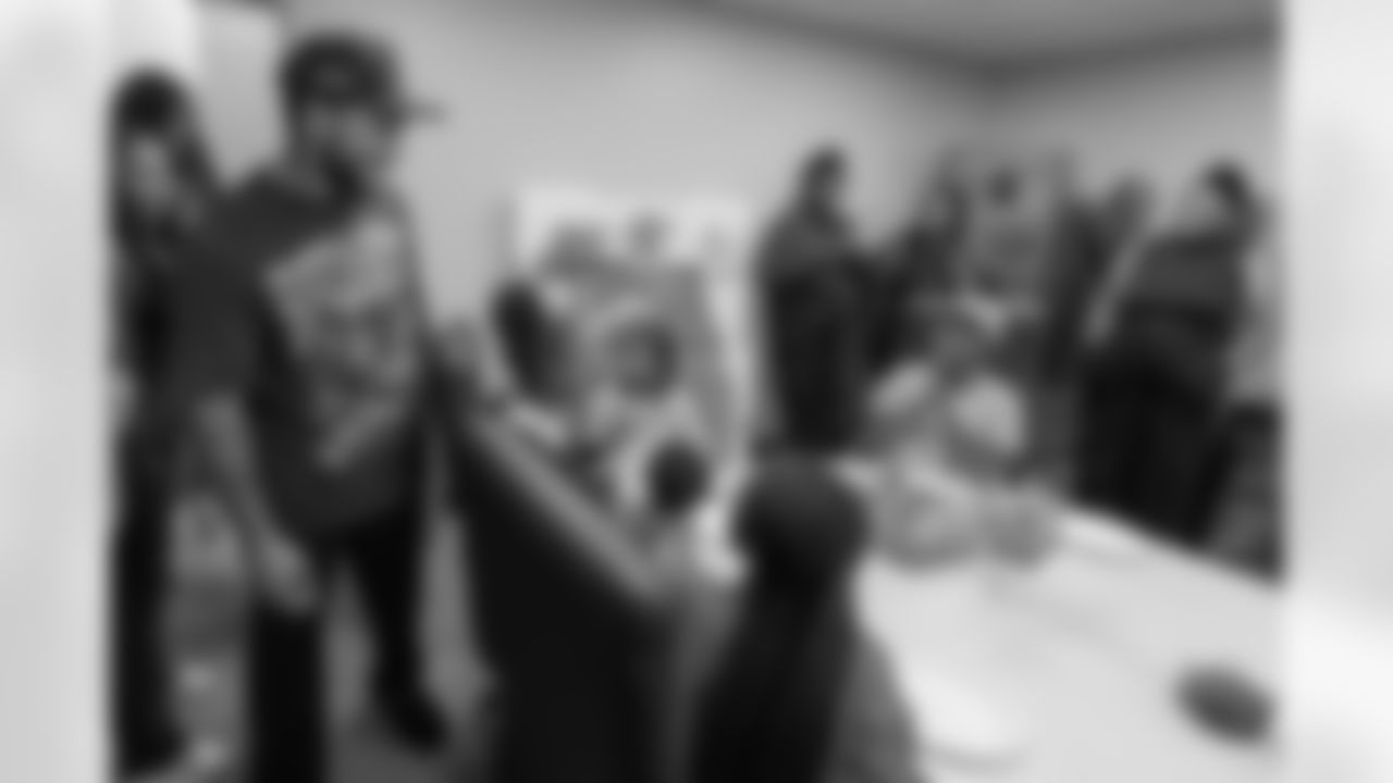 TAMPA, FL - December 16, 2025 - Antoine Winfield Jr. Holiday Shopping Spree at Dick's House of Sport International Plaza. Photo By Mike Carlson/Tampa Bay Buccaneers