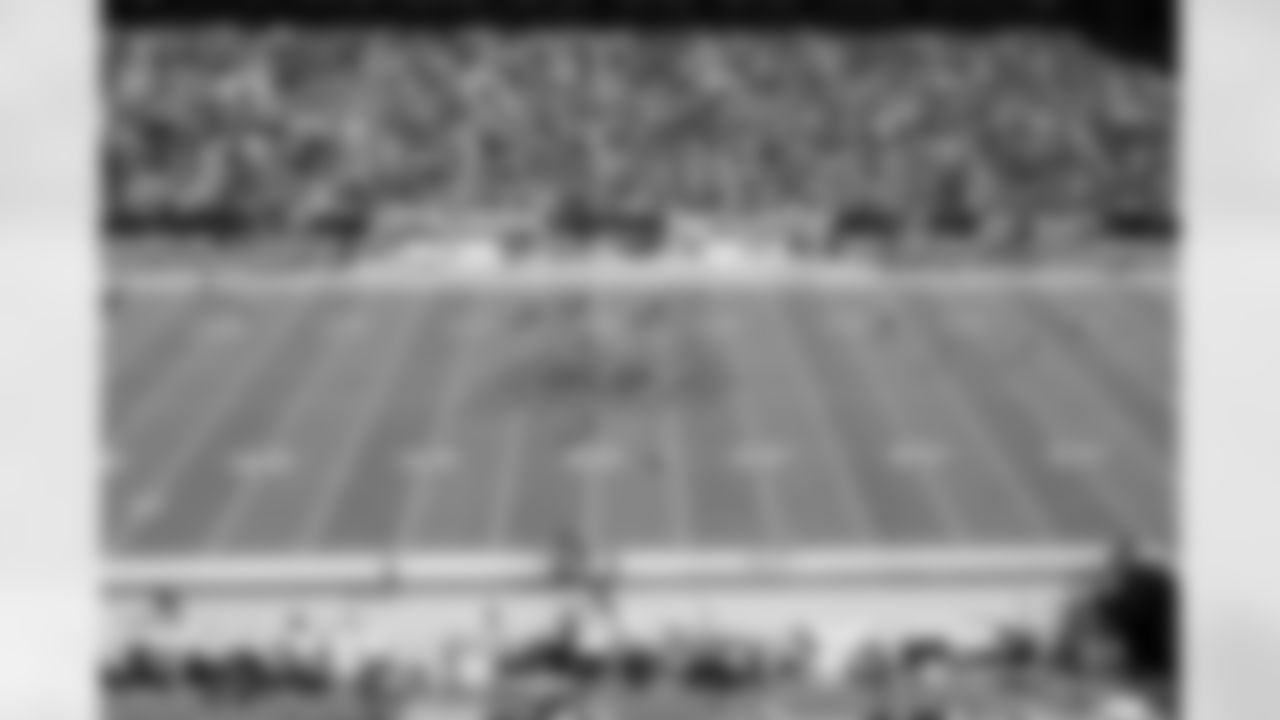 TAMPA, FL - November 30, 2025 - Tampa Bay Buccaneers Cheerleaders during the game between the Arizona Cardinals and Tampa Bay Buccaneers. The Bucs won the game, 20-17. Photo By Mike Carlson/Tampa Bay Buccaneers