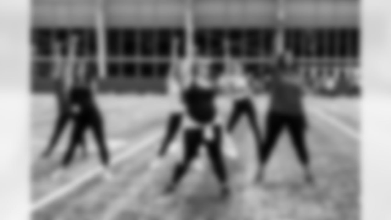 TAMPA, FL - November 19, 2025 - Tampa Bay Buccaneers Cheerleaders and Alumni during Field Rehearsal at AdventHealth Training Center. Photo By Tori Richman/Tampa Bay Buccaneers