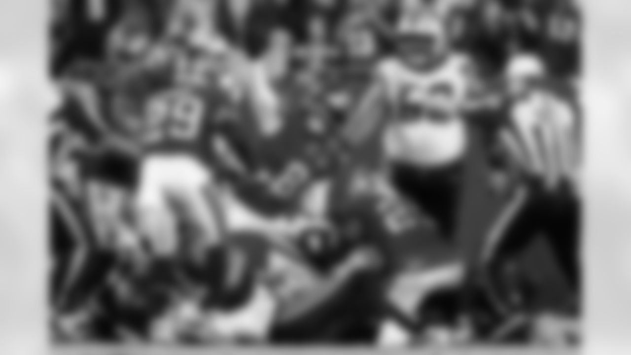 TAMPA, FL - January 03, 2026 - The Carolina Panthers and Tampa Bay Buccaneers play a regular season game at Raymond James Stadium. The Bucs won the game, 16-14. Photo By Doug DeFelice/Tampa Bay Buccaneers