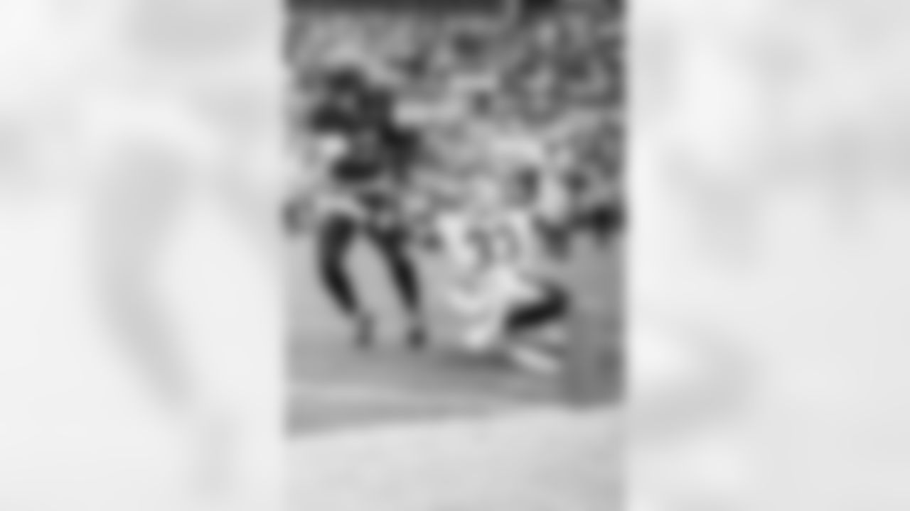 TAMPA, FL - December 07, 2025 - The Tampa Bay Buccaneers and New Orleans Saints play a regular season game at Raymond James Stadium. The Bucs lost the game, 24-20. Photo By Kyle Zedaker/Tampa Bay Buccaneers