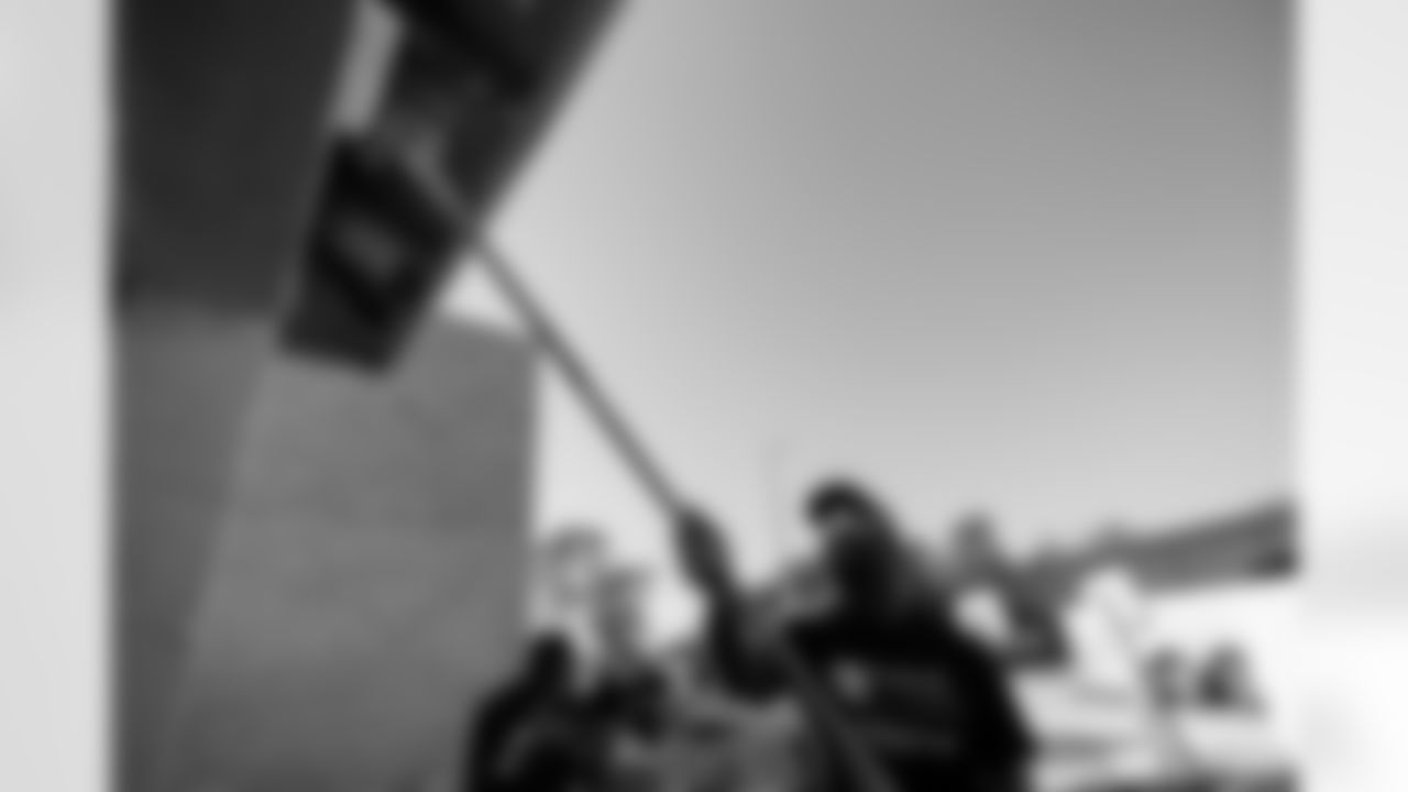 TAMPA, FL - November 18, 2025 - Cornerback Benjamin Morrison #21 of the Tampa Bay Buccaneers during a home build with Habitat for Humanity of Tampa Bay Hillsborough. Photo By Doug DeFelice/Tampa Bay Buccaneers