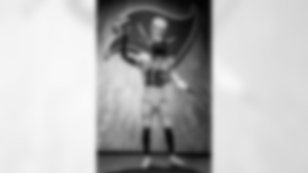 MIAMI GARDENS, FL - December 28, 2025 - Wide Receiver Tez Johnson #15 of the Tampa Bay Buccaneers before the game between the Tampa Bay Buccaneers and Miami Dolphins. The Bucs lost the game, 20-17. Photo By Kyle Zedaker/Tampa Bay Buccaneers