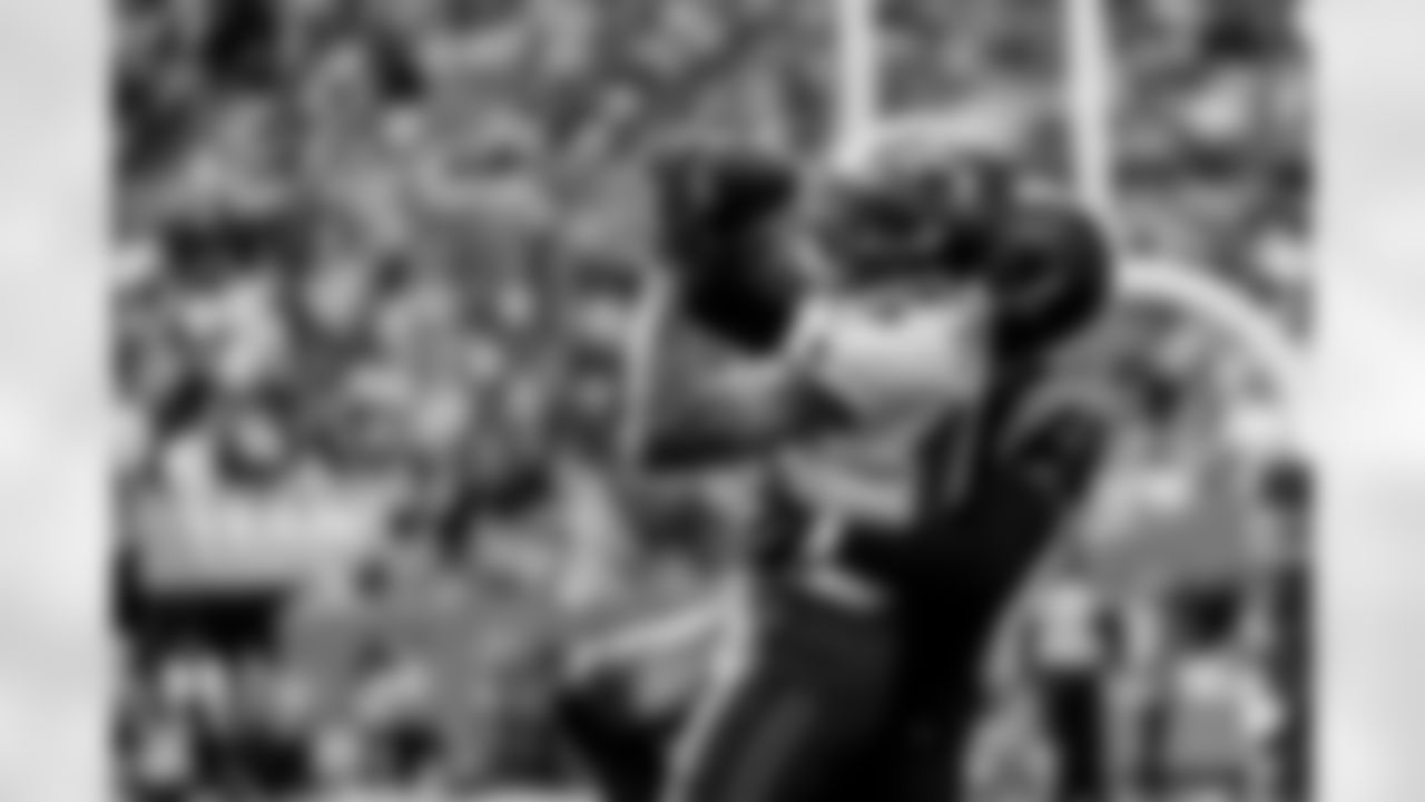 CHARLOTTE, NC - December 21, 2025 - Wide Receiver Mike Evans #13 of the Tampa Bay Buccaneers during the game between the Tampa Bay Buccaneers and Carolina Panthers. The Bucs lost the game, 23-20. Photo By Tori Richman/Tampa Bay Buccaneers