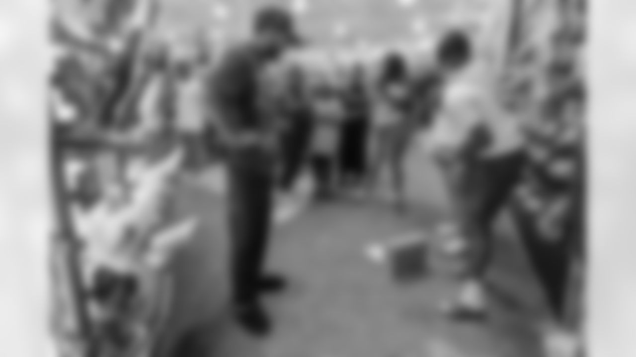 TAMPA, FL - December 16, 2025 - Antoine Winfield Jr. Holiday Shopping Spree at Dick's House of Sport International Plaza. Photo By Mike Carlson/Tampa Bay Buccaneers