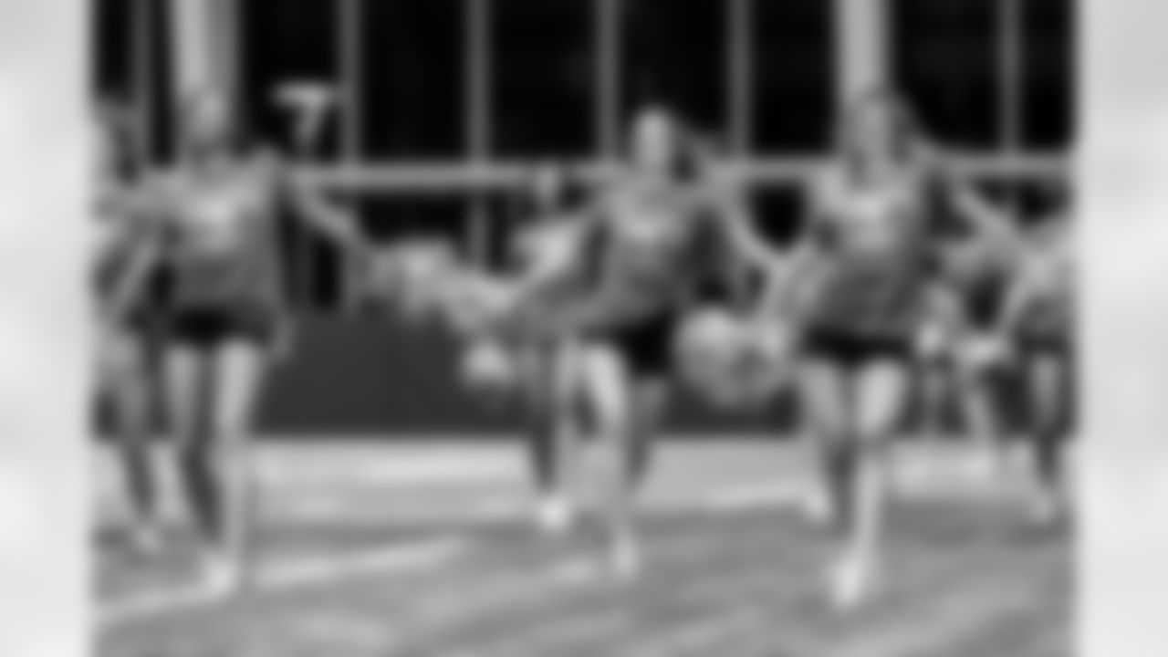 TAMPA, FL - November 06, 2025 - Tampa Bay Buccaneers Cheerleaders during Field Rehearsal at AdventHealth Training Center. Photo By Tori Richman/Tampa Bay Buccaneers