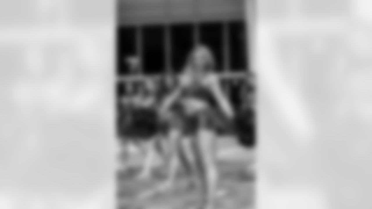 TAMPA, FL - January 02, 2026 - Tampa Bay Buccaneers Cheerleaders field rehearsal at AdventHealth Training Center. Photo By Tori Richman/Tampa Bay Buccaneers