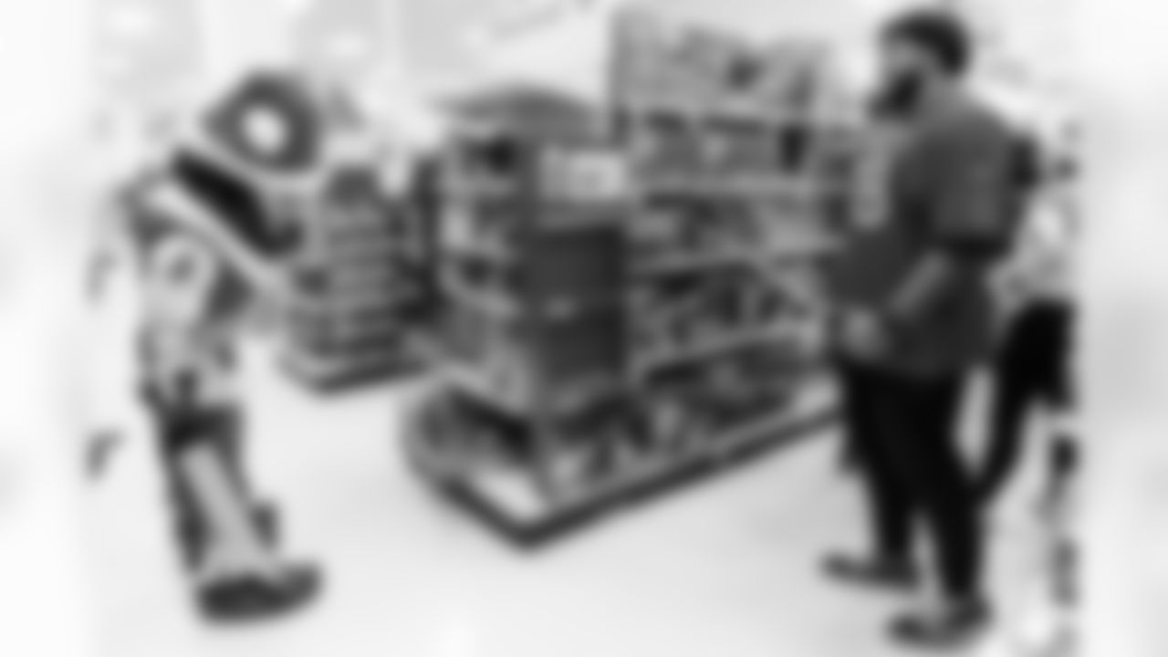 TAMPA, FL - December 15, 2025 - The Tampa Bay Buccaneers offensive line hosts the annual 'O-Line Lights Up Christmas' event providing holiday shopping sprees for local children. Photo By Kyle Zedaker/Tampa Bay Buccaneers