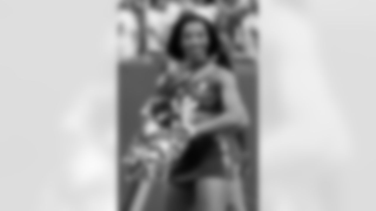 TAMPA, FL - November 09, 2025 - Tampa Bay Buccaneers Cheerleaders during the game between the New England Patriots and Tampa Bay Buccaneers. The Bucs lost the game, 28-23. Photo By Doug DeFelice/Tampa Bay Buccaneers