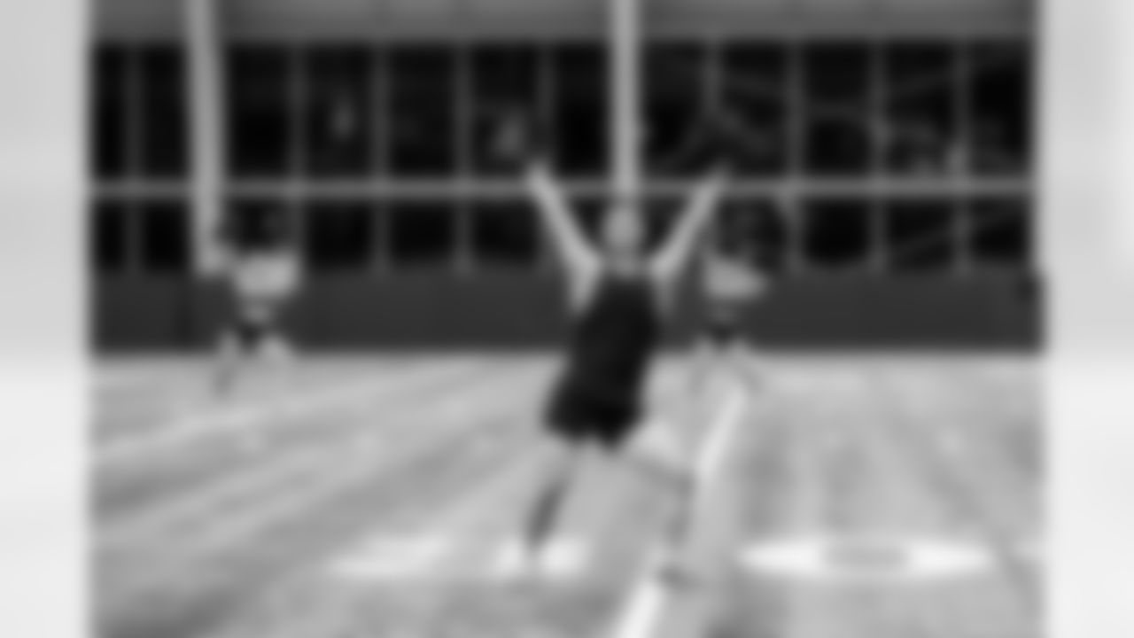 TAMPA, FL - November 20, 2025 - Tampa Bay Buccaneers Cheerleaders during Field Rehearsal at AdventHealth Training Center. Photo By Tori Richman/Tampa Bay Buccaneers