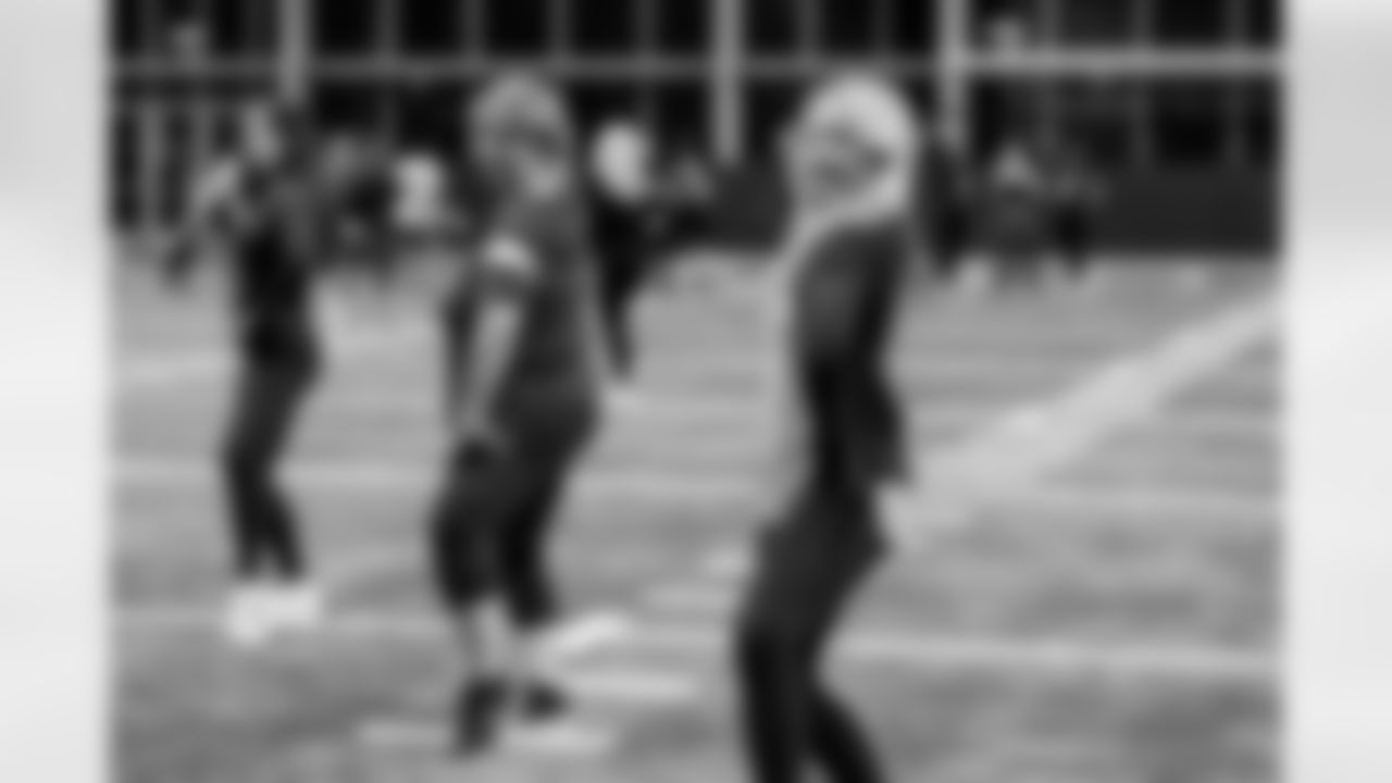 TAMPA, FL - November 19, 2025 - Tampa Bay Buccaneers Cheerleaders and Alumni during Field Rehearsal at AdventHealth Training Center. Photo By Tori Richman/Tampa Bay Buccaneers