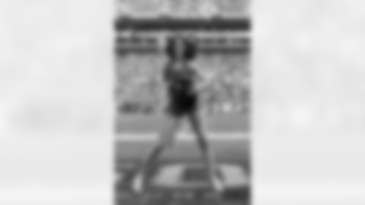 TAMPA, FL - November 30, 2025 - Tampa Bay Buccaneers Cheerleaders during the game between the Arizona Cardinals and Tampa Bay Buccaneers. The Bucs won the game, 20-17. Photo By Doug DeFelice/Tampa Bay Buccaneers