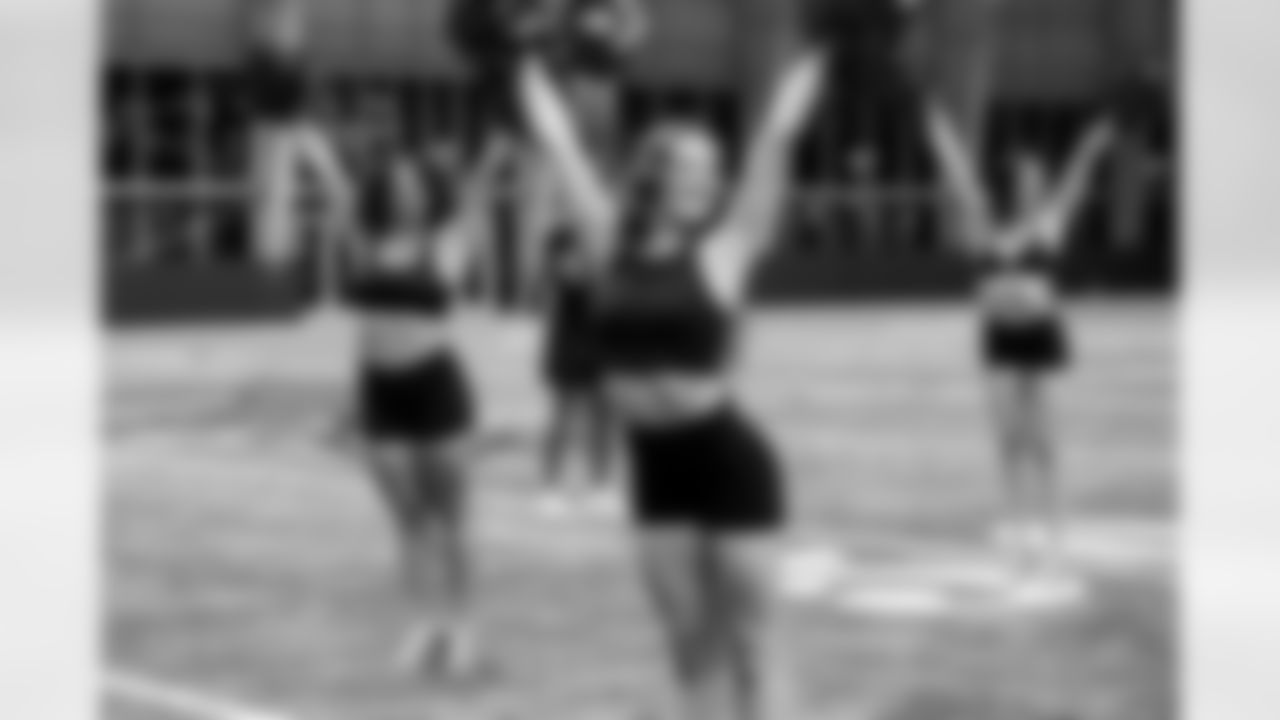 TAMPA, FL - November 20, 2025 - Tampa Bay Buccaneers Cheerleaders during Field Rehearsal at AdventHealth Training Center. Photo By Tori Richman/Tampa Bay Buccaneers