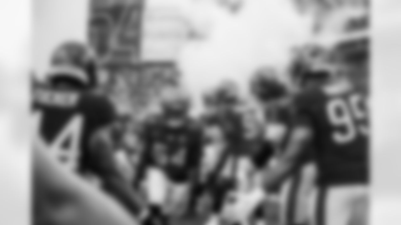 TAMPA, FL - January 03, 2026 - The Carolina Panthers and Tampa Bay Buccaneers play a regular season game at Raymond James Stadium. The Bucs won the game, 16-14. Photo By Tori Richman/Tampa Bay Buccaneers