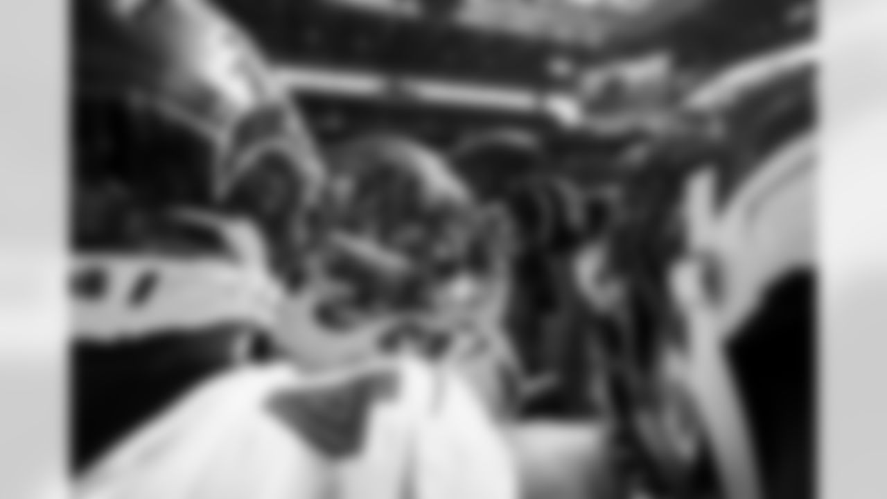 MIAMI GARDENS, FL - December 28, 2025 - Safety Antoine Winfield Jr. #31 of the Tampa Bay Buccaneers before the game between the Tampa Bay Buccaneers and Miami Dolphins. The Bucs lost the game, 20-17. Photo By Tori Richman/Tampa Bay Buccaneers