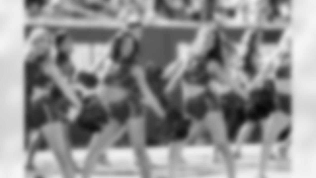 TAMPA, FL - November 30, 2025 - Tampa Bay Buccaneers Cheerleaders during the game between the Arizona Cardinals and Tampa Bay Buccaneers. The Bucs won the game, 20-17. Photo By Tori Richman/Tampa Bay Buccaneers