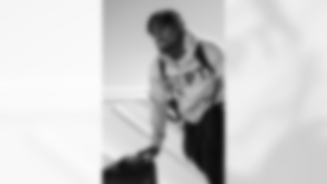 TAMPA, FL - December 20, 2025 - The Tampa Bay Buccaneers depart before the Week 16 game against the Carolina Panthers. Photo By Tori Richman/Tampa Bay Buccaneers