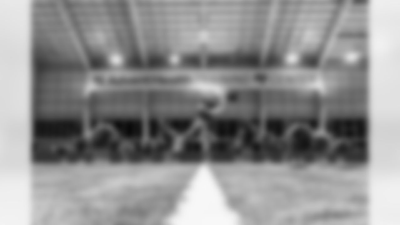 TAMPA, FL - January 02, 2026 - Tampa Bay Buccaneers Cheerleaders field rehearsal at AdventHealth Training Center. Photo By Tori Richman/Tampa Bay Buccaneers