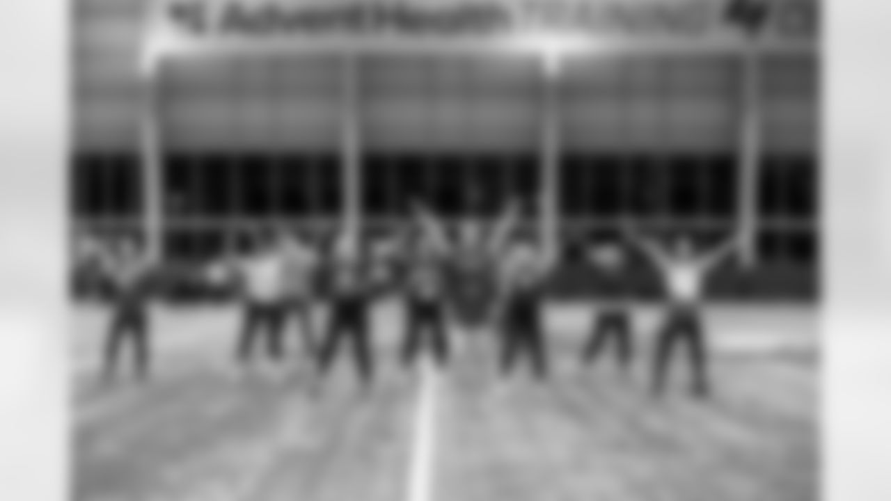 TAMPA, FL - November 19, 2025 - Tampa Bay Buccaneers Cheerleaders and Alumni during Field Rehearsal at AdventHealth Training Center. Photo By Tori Richman/Tampa Bay Buccaneers