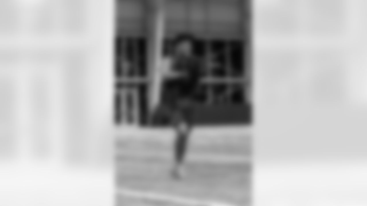 TAMPA, FL - January 02, 2026 - Tampa Bay Buccaneers Cheerleaders field rehearsal at AdventHealth Training Center. Photo By Tori Richman/Tampa Bay Buccaneers