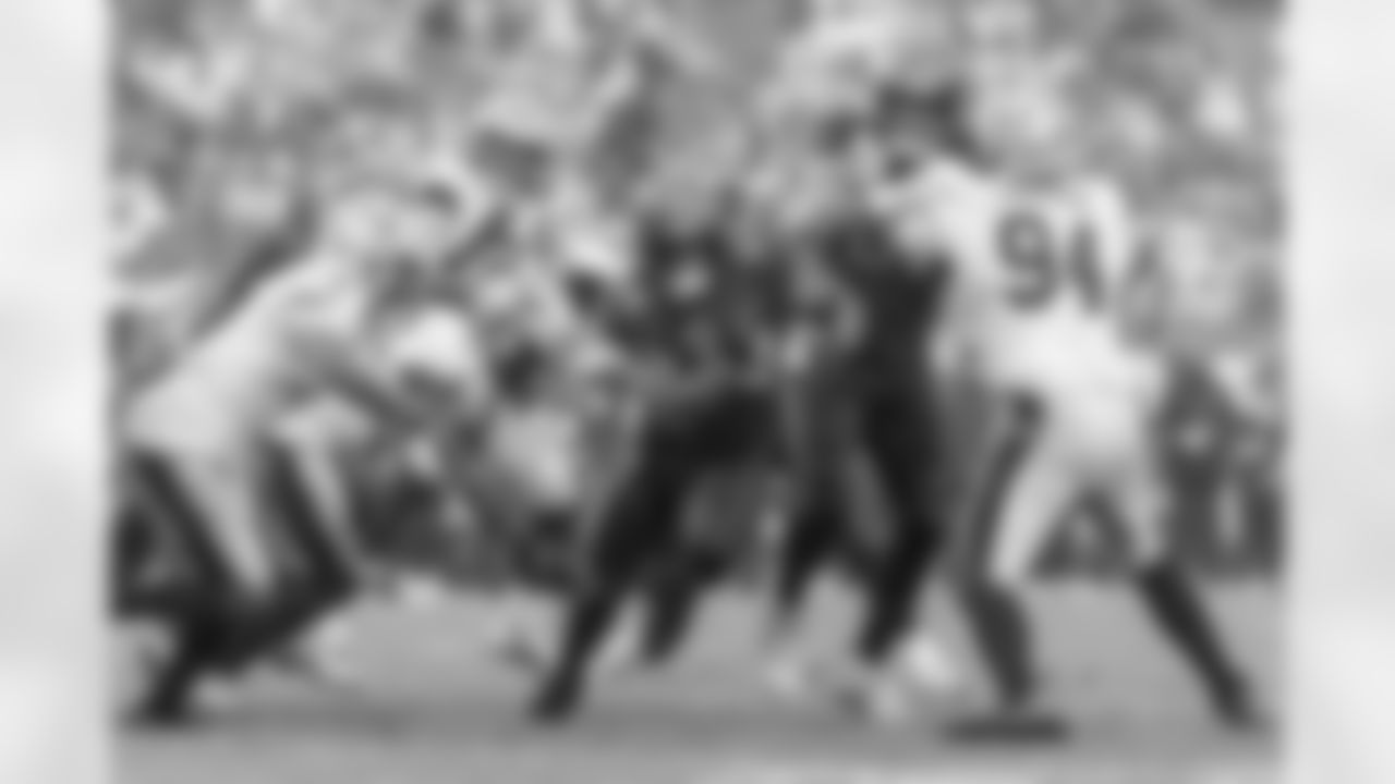 TAMPA, FL - December 07, 2025 - The Tampa Bay Buccaneers and New Orleans Saints during a regular season game at Raymond James Stadium. The Bucs lost the game, 24-20. Photo By Doug DeFelice/Tampa Bay Buccaneers