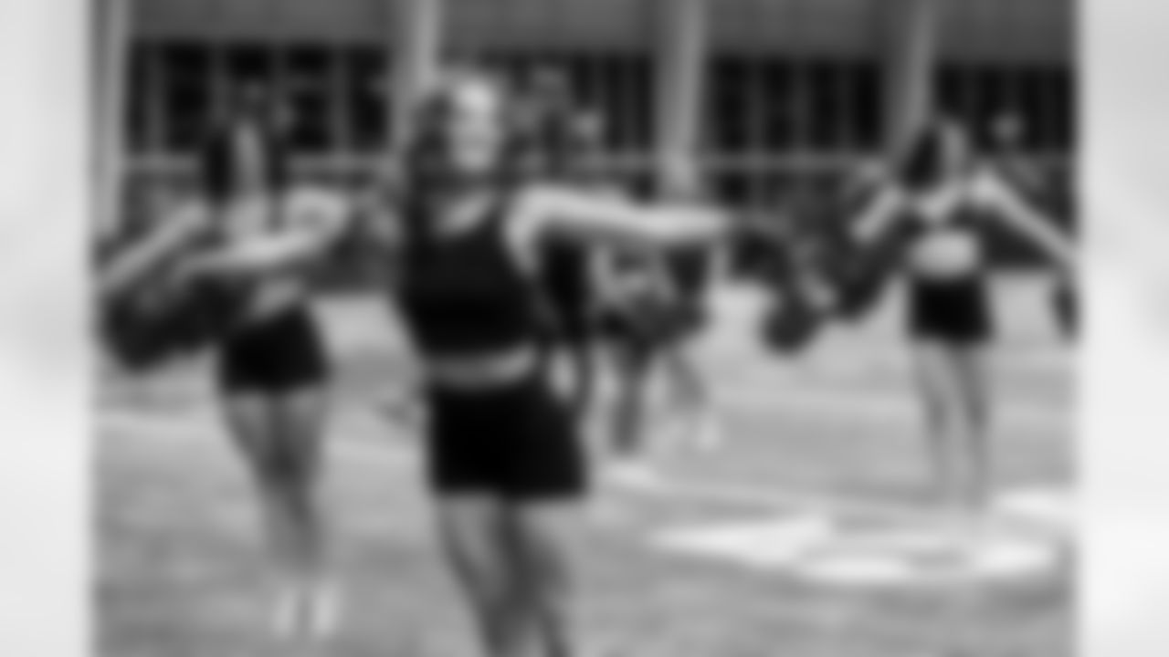 TAMPA, FL - November 20, 2025 - Tampa Bay Buccaneers Cheerleaders during Field Rehearsal at AdventHealth Training Center. Photo By Tori Richman/Tampa Bay Buccaneers