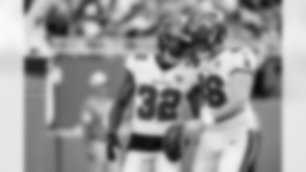 MIAMI GARDENS, FL - December 28, 2025 - Defensive Back Josh Hayes #32 and Long Snapper Evan Deckers #86 of the Tampa Bay Buccaneers during the game between the Tampa Bay Buccaneers and Miami Dolphins. The Bucs lost the game, 20-17. Photo By Tori Richman/Tampa Bay Buccaneers