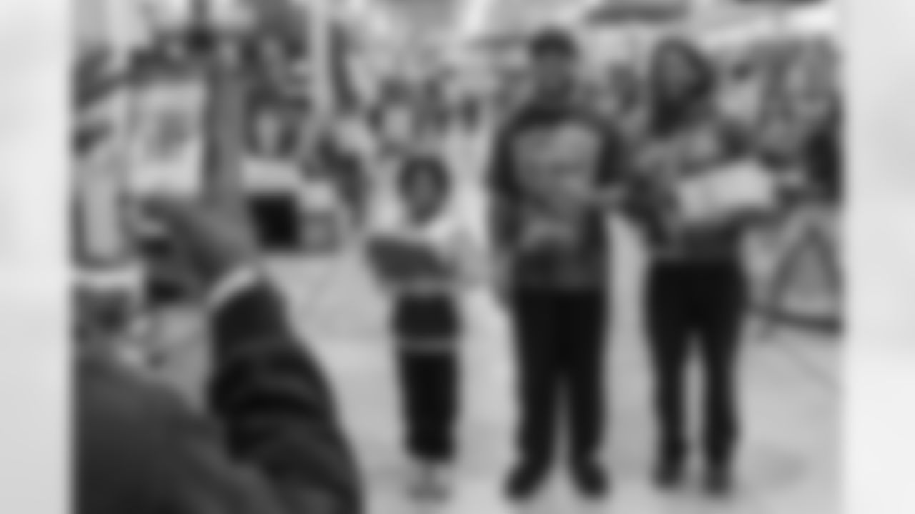 TAMPA, FL - December 16, 2025 - Antoine Winfield Jr. Holiday Shopping Spree at Dick's House of Sport International Plaza. Photo By Mike Carlson/Tampa Bay Buccaneers