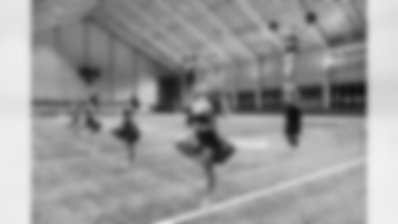 TAMPA, FL - November 20, 2025 - Tampa Bay Buccaneers Cheerleaders during Field Rehearsal at AdventHealth Training Center. Photo By Tori Richman/Tampa Bay Buccaneers