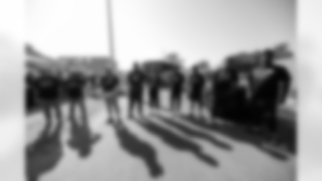 TAMPA, FL - November 18, 2025 - Tampa Bay Buccaneers  volunteers during a home build with Habitat for Humanity of Tampa Bay Hillsborough. Photo By Doug DeFelice/Tampa Bay Buccaneers