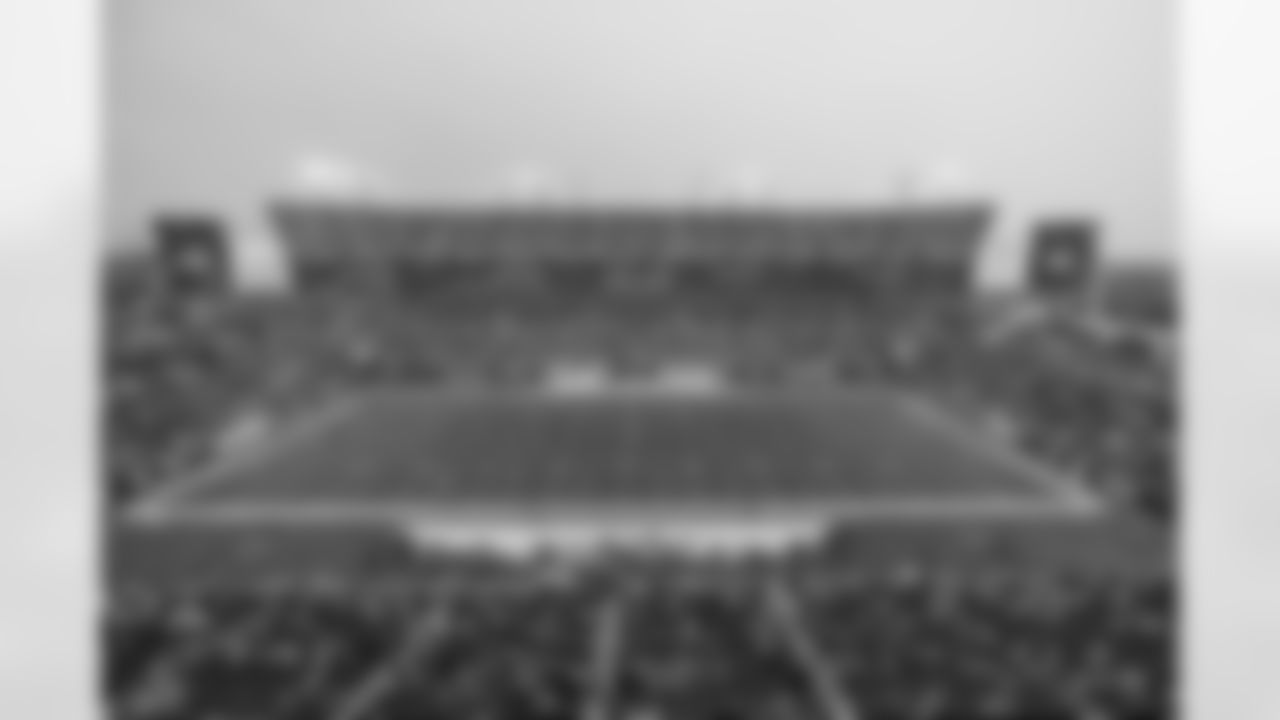 TAMPA, FL - December 07, 2025 - The Tampa Bay Buccaneers and New Orleans Saints during a regular season game at Raymond James Stadium. The Bucs lost the game, 24-20. Photo By Dave Pullis/Tampa Bay Buccaneers