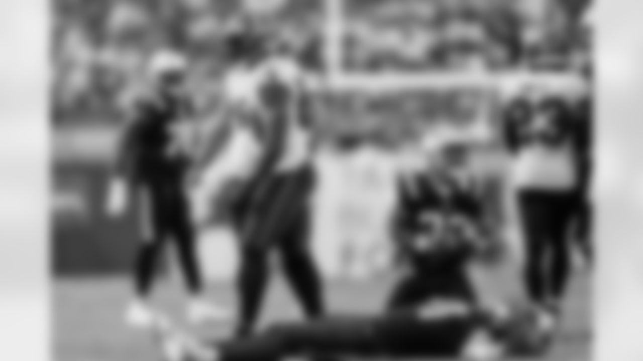 TAMPA, FL - November 09, 2025 - Inside Linebacker Lavonte David #54 of the Tampa Bay Buccaneers during the game between the New England Patriots and Tampa Bay Buccaneers. The Bucs lost the game, 28-23. Photo By Doug DeFelice/Tampa Bay Buccaneers