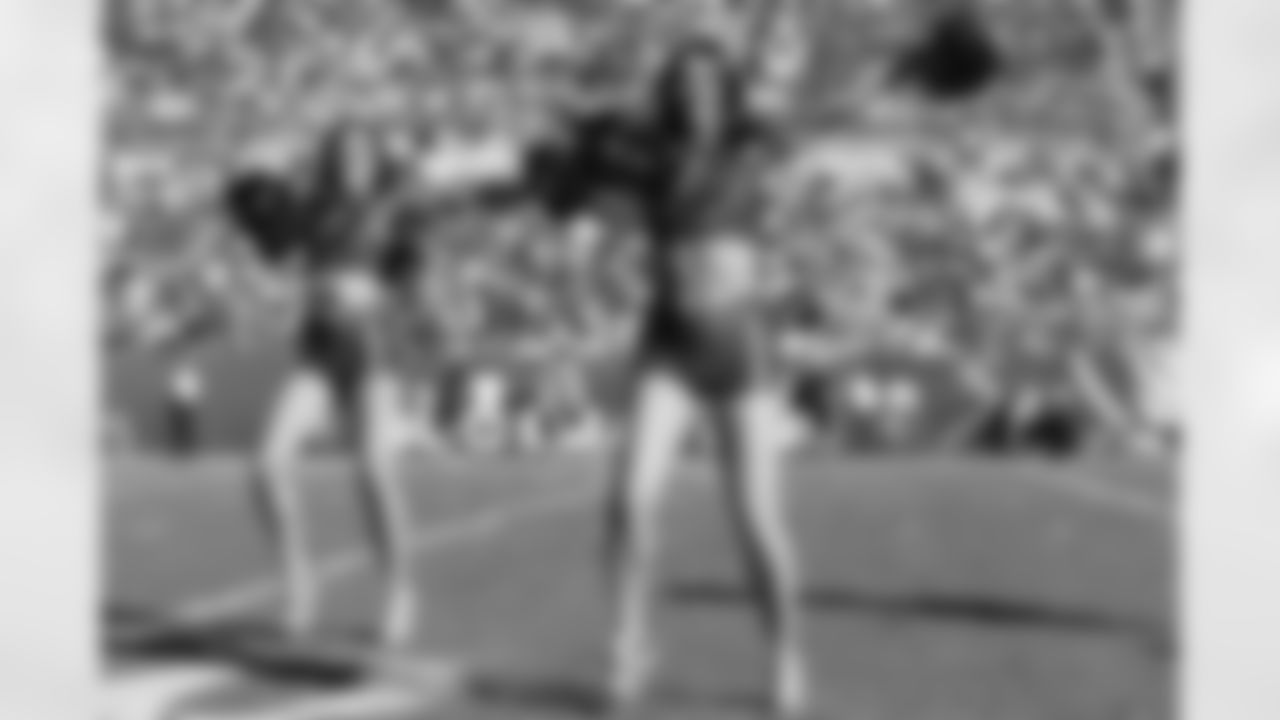 TAMPA, FL - November 30, 2025 - Tampa Bay Buccaneers Cheerleaders during the game between the Arizona Cardinals and Tampa Bay Buccaneers. The Bucs won the game, 20-17. Photo By Doug DeFelice/Tampa Bay Buccaneers