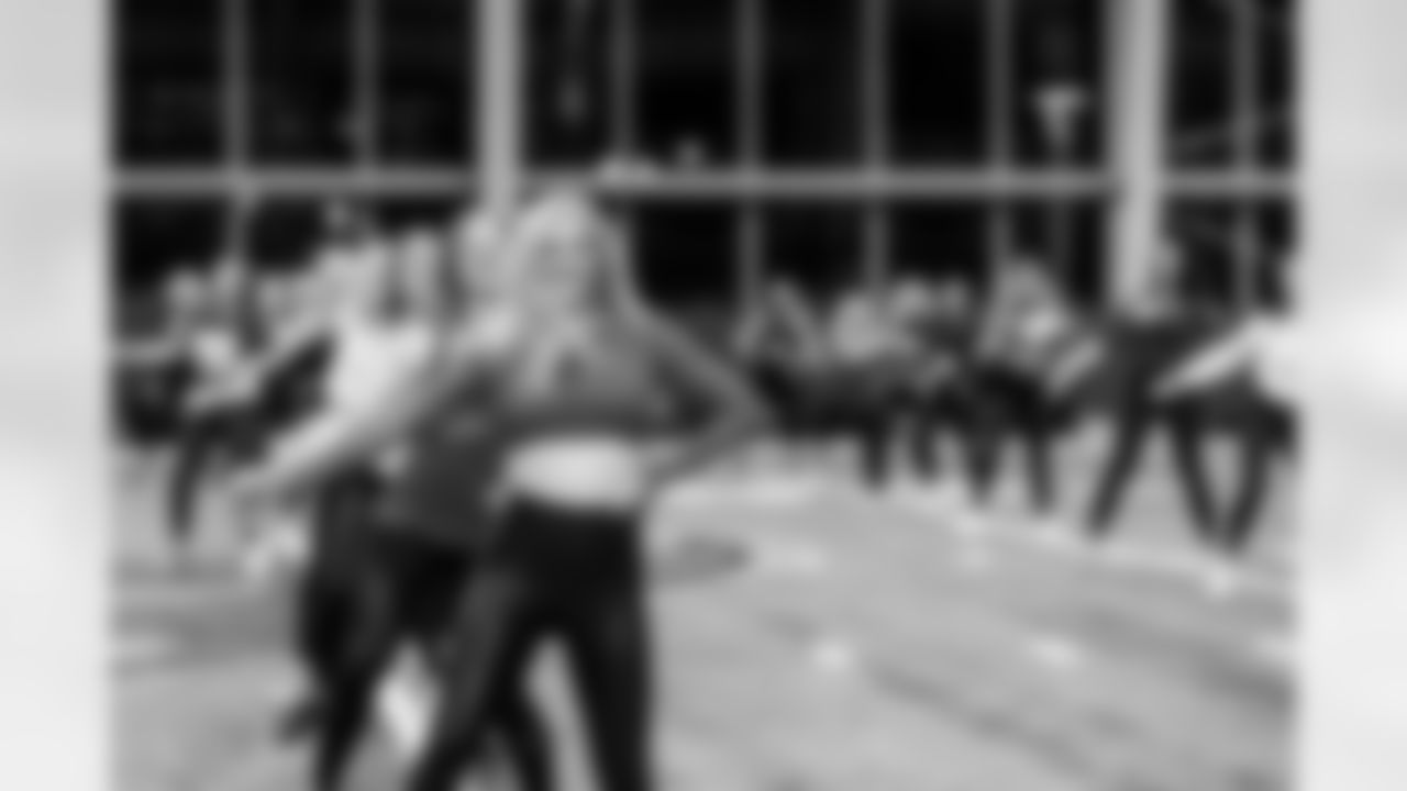 TAMPA, FL - November 19, 2025 - Tampa Bay Buccaneers Cheerleaders and Alumni during Field Rehearsal at AdventHealth Training Center. Photo By Tori Richman/Tampa Bay Buccaneers