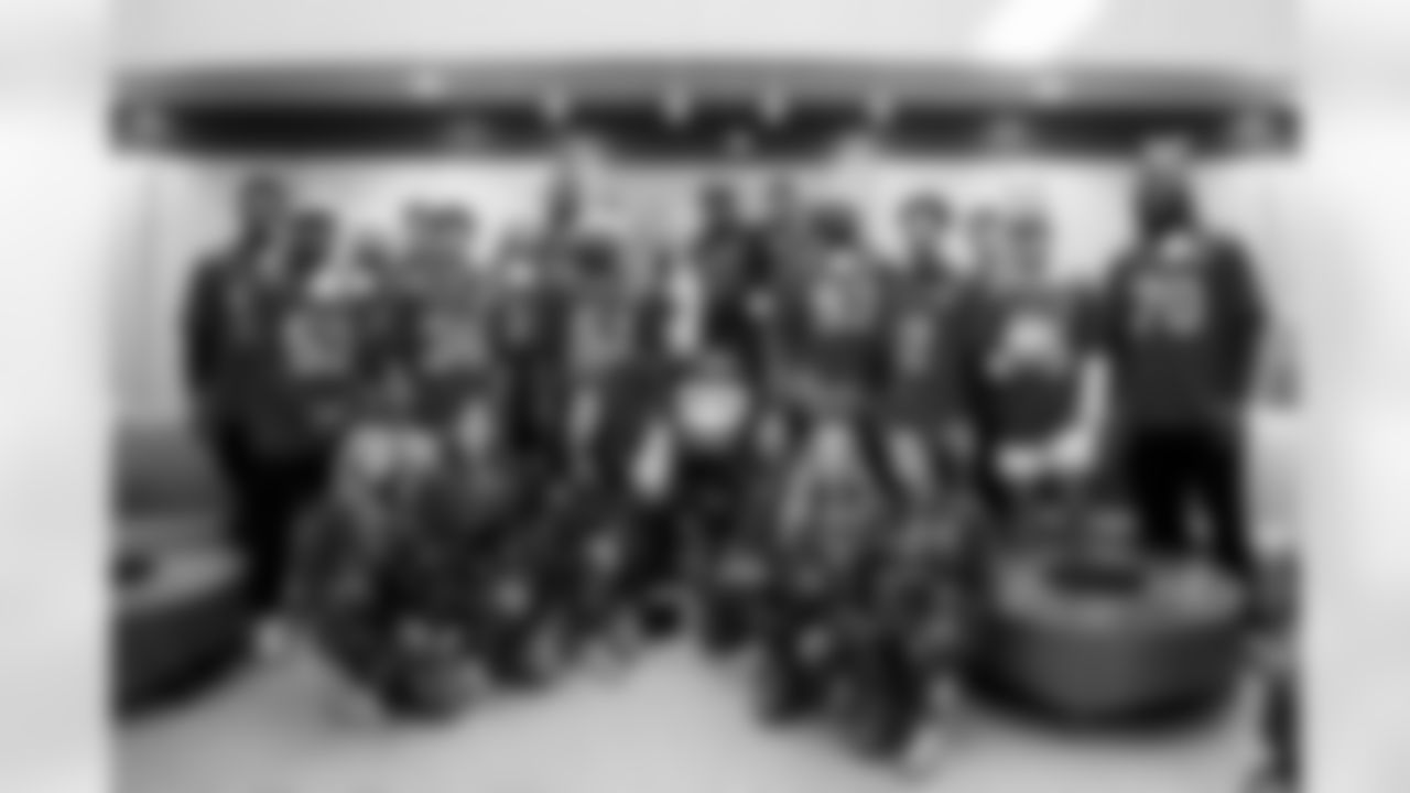 ST. PETERSBURG, FL - December 16, 2025 - Rookie Club visit to Johns Hopkins All Children's Hospital. Photo By Tori Richman/Tampa Bay Buccaneers