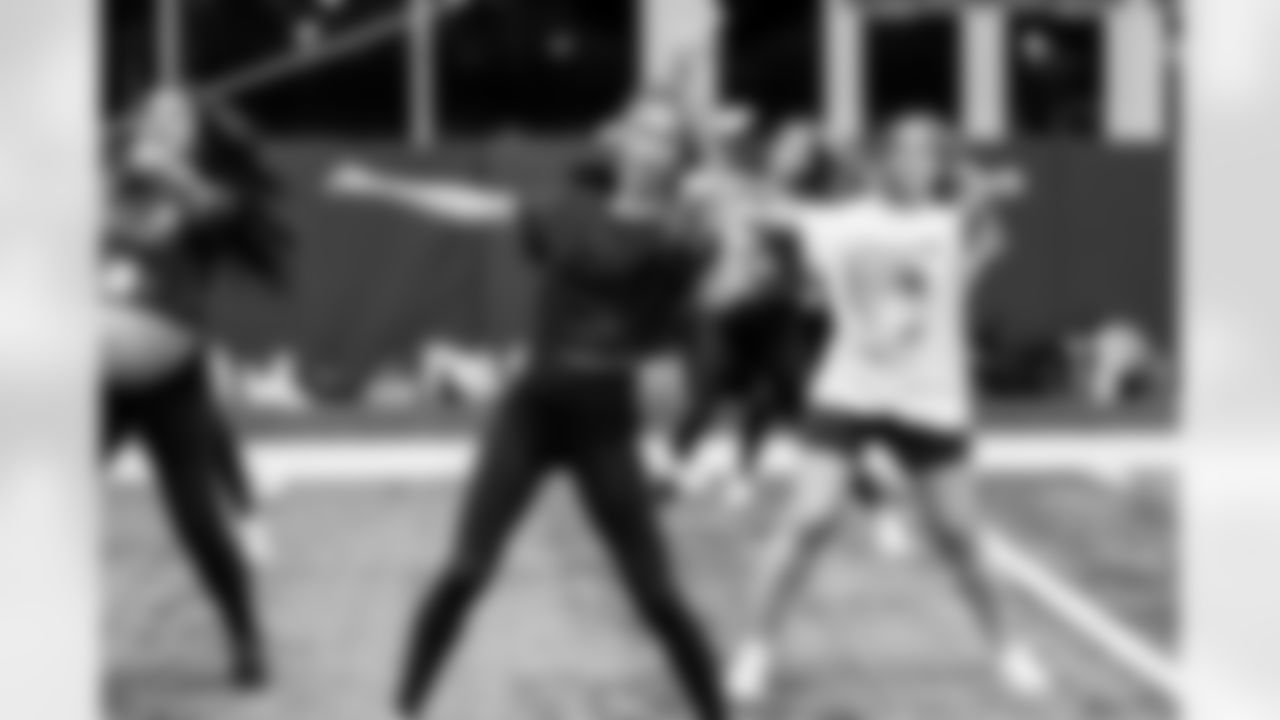 TAMPA, FL - November 19, 2025 - Tampa Bay Buccaneers Cheerleaders and Alumni during Field Rehearsal at AdventHealth Training Center. Photo By Tori Richman/Tampa Bay Buccaneers