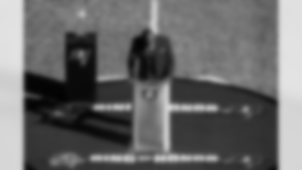 TAMPA, FL - November 30, 2025 - Buccaneers Legend Simeon Rice during Rice's Ring of Honor induction ceremony at halftime of the game between the Arizona Cardinals and Tampa Bay Buccaneers. The Bucs won the game, 20-17. Photo By Mike Carlson/Tampa Bay Buccaneers