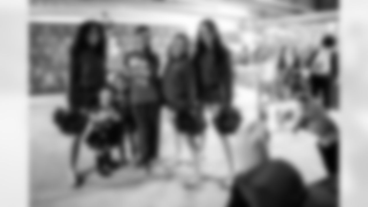 TAMPA, FL - December 15, 2025 - The Tampa Bay Buccaneers offensive line hosts the annual 'O-Line Lights Up Christmas' event providing holiday shopping sprees for local children. Photo By Kyle Zedaker/Tampa Bay Buccaneers