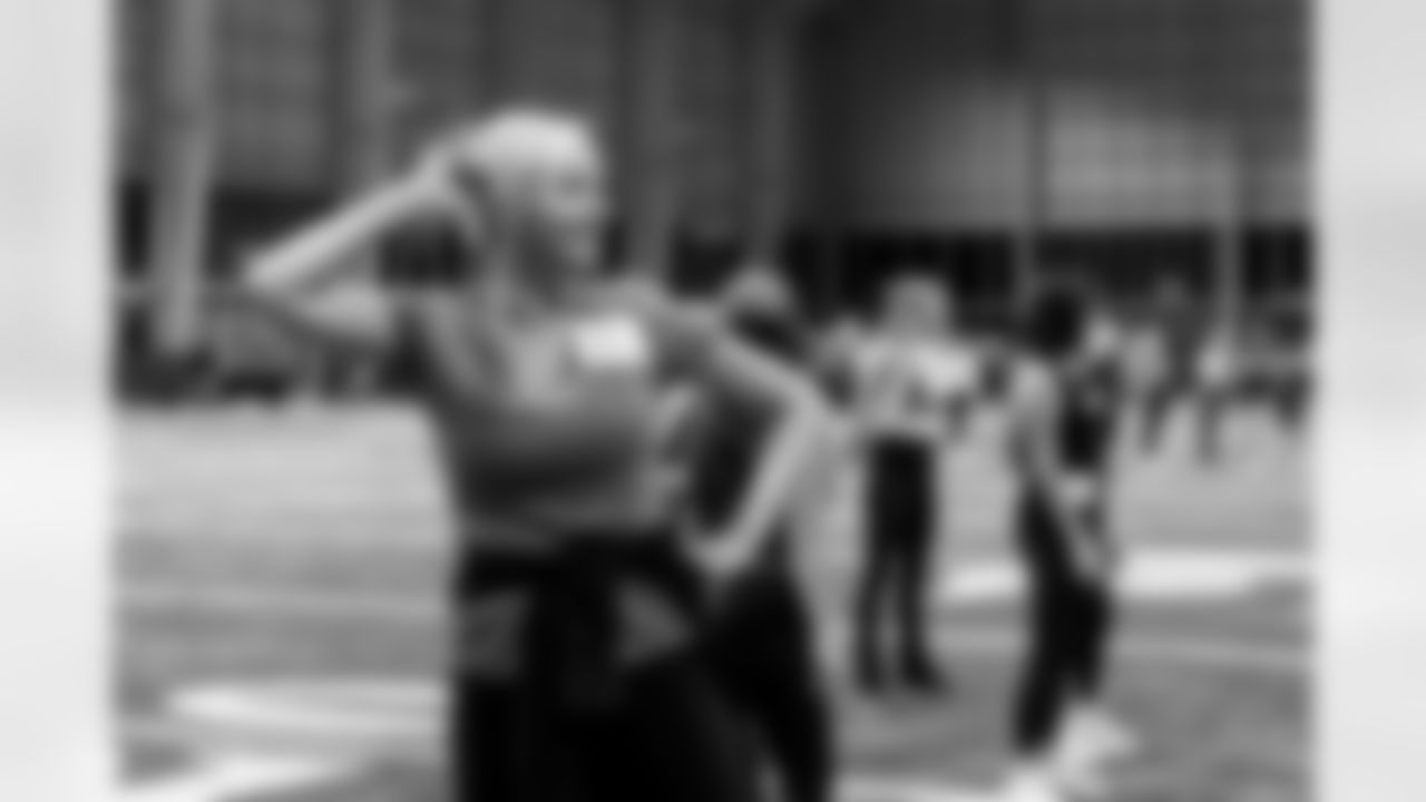 TAMPA, FL - November 19, 2025 - Tampa Bay Buccaneers Cheerleaders and Alumni during Field Rehearsal at AdventHealth Training Center. Photo By Tori Richman/Tampa Bay Buccaneers