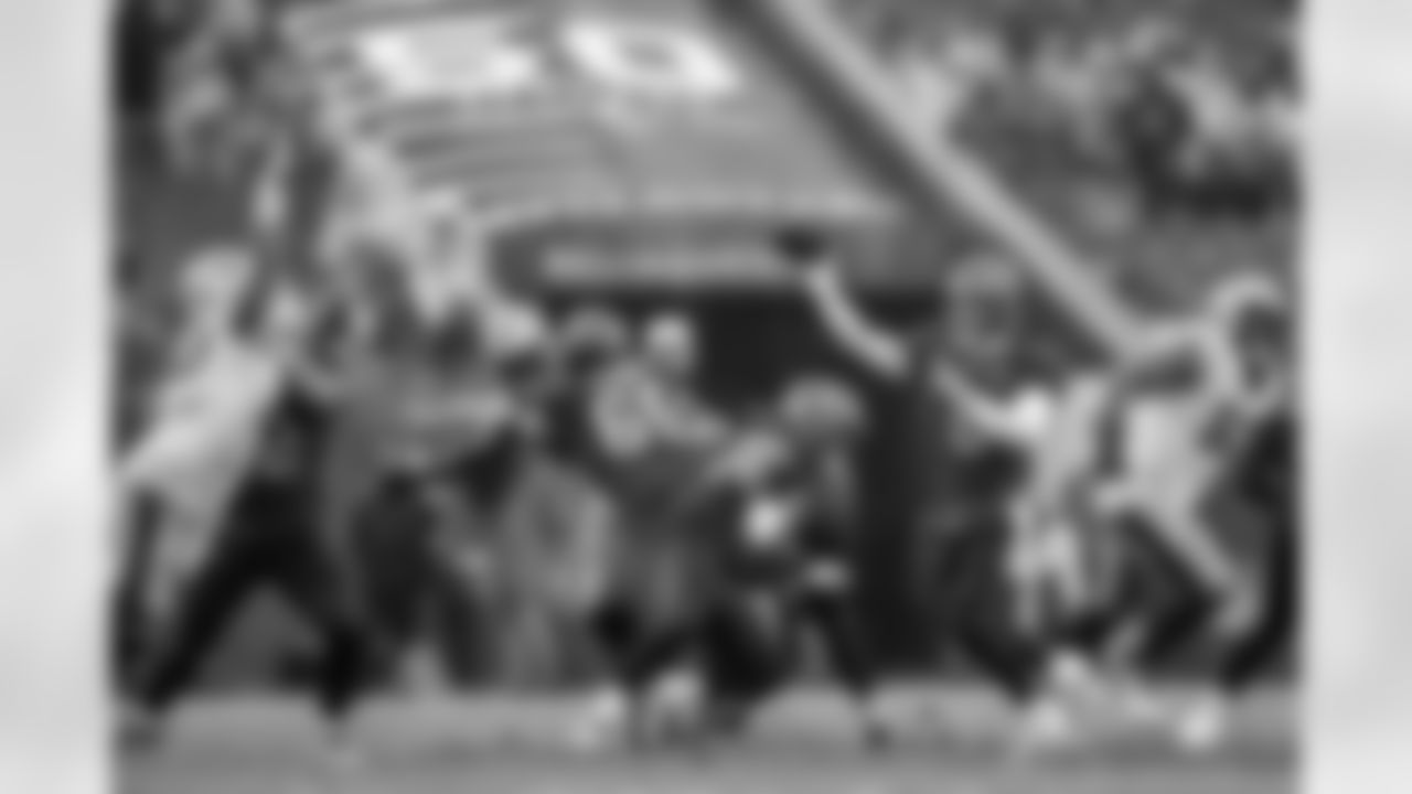 TAMPA, FL - December 07, 2025 - The Tampa Bay Buccaneers and New Orleans Saints during a regular season game at Raymond James Stadium. The Bucs lost the game, 24-20. Photo By Doug DeFelice/Tampa Bay Buccaneers