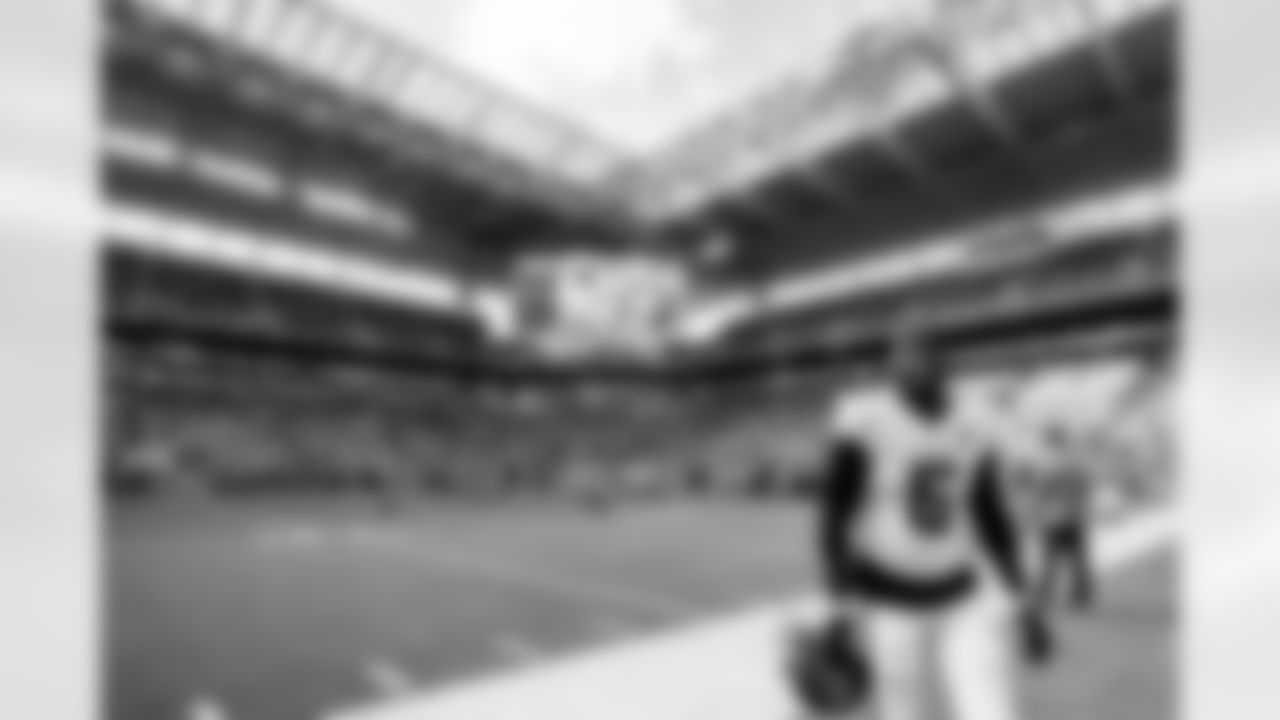 MIAMI GARDENS, FL - December 28, 2025 - Outside Linebacker Haason Reddick #5 of the Tampa Bay Buccaneers before the game between the Tampa Bay Buccaneers and Miami Dolphins. The Bucs lost the game, 20-17. Photo By Tori Richman/Tampa Bay Buccaneers