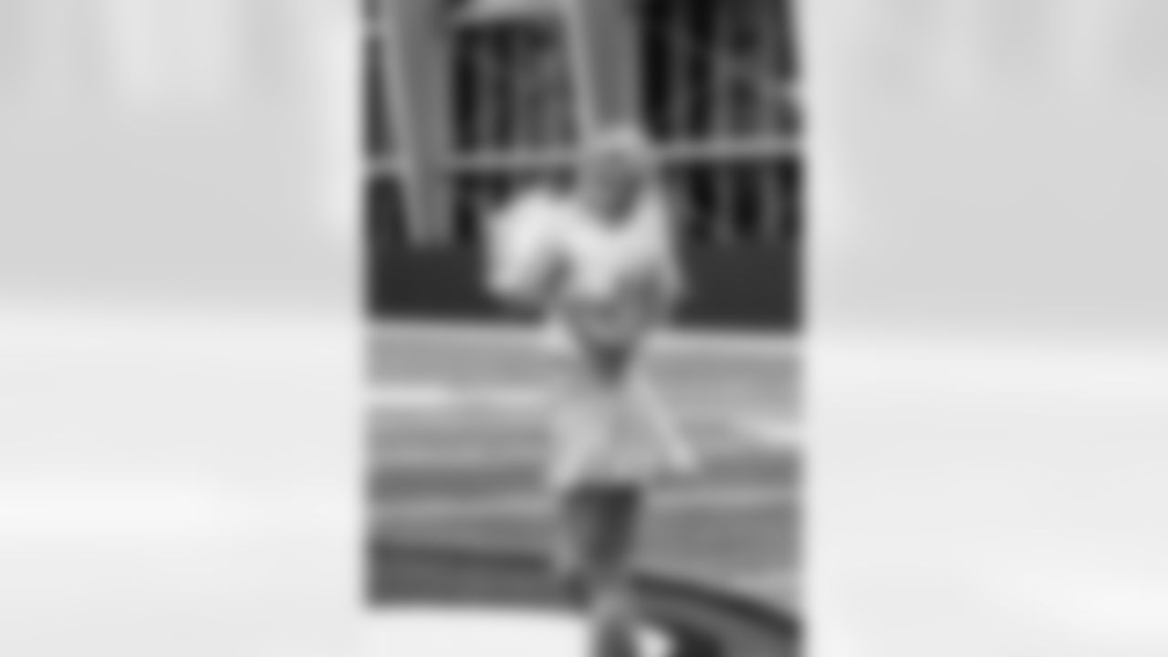 TAMPA, FL - December 09, 2025 - Tampa Bay Buccaneers Cheerleaders during Field Rehearsal at AdventHealth Training Center. Photo By Tori Richman/Tampa Bay Buccaneers