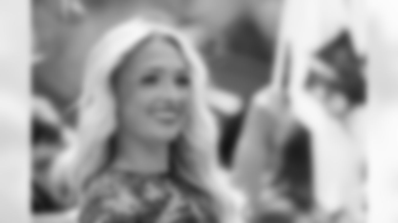 TAMPA, FL - November 09, 2025 - Tampa Bay Buccaneers Cheerleaders during the game between the New England Patriots and Tampa Bay Buccaneers. The Bucs lost the game, 28-23. Photo By Doug DeFelice/Tampa Bay Buccaneers