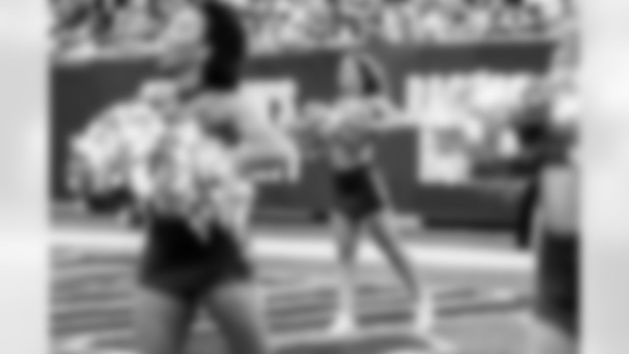 TAMPA, FL - November 09, 2025 - Tampa Bay Buccaneers Cheerleaders during the game between the New England Patriots and Tampa Bay Buccaneers. The Bucs lost the game, 28-23. Photo By Tori Richman/Tampa Bay Buccaneers